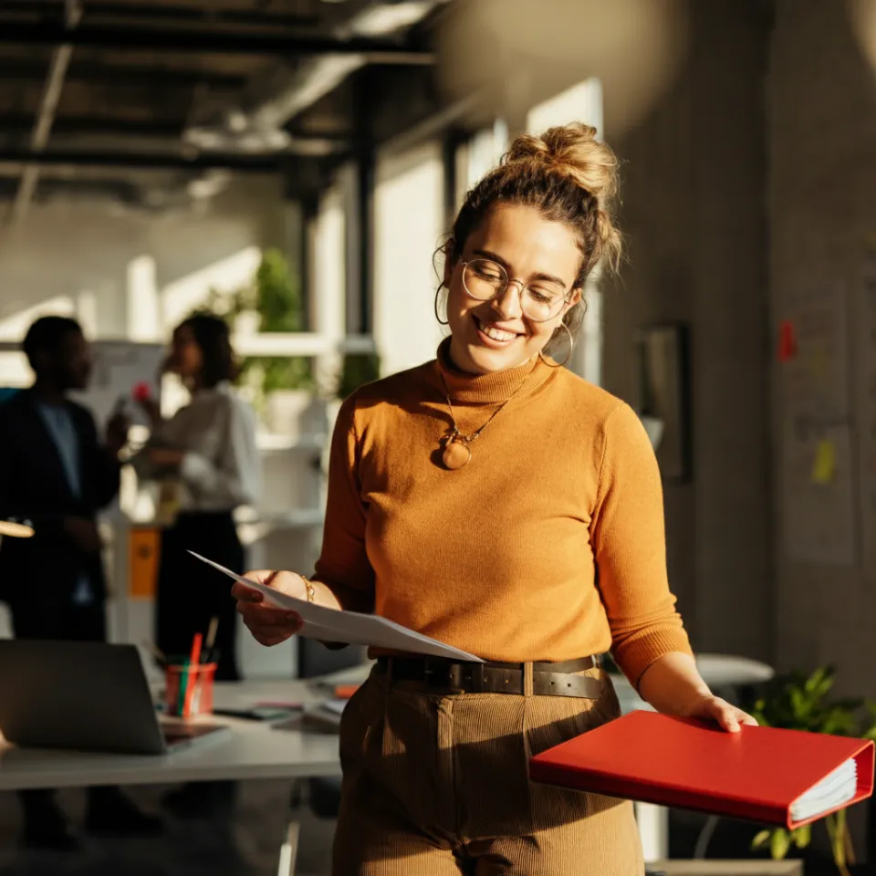 Mia Berger am Arbeitsplatz